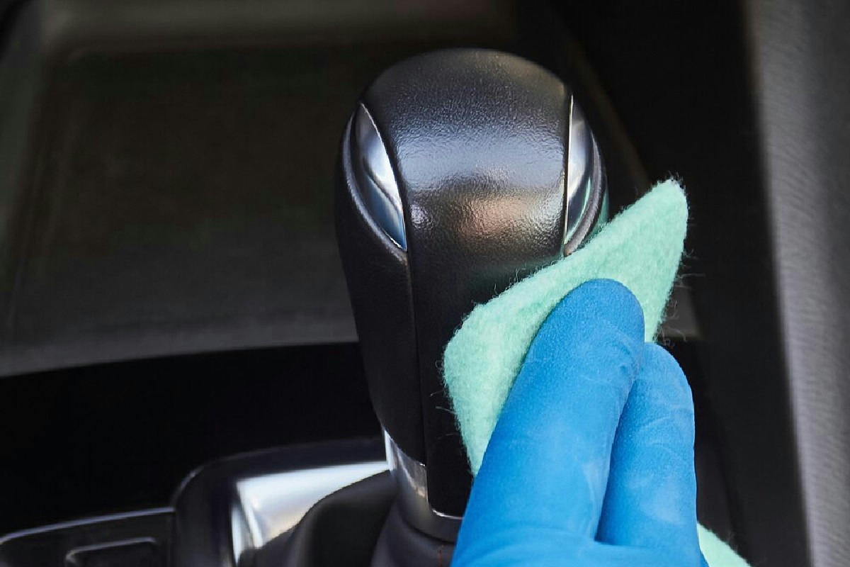 Auto sempre impeccabile: la guida pratica per pulire interni e abitacolo senza andare in autolavaggio