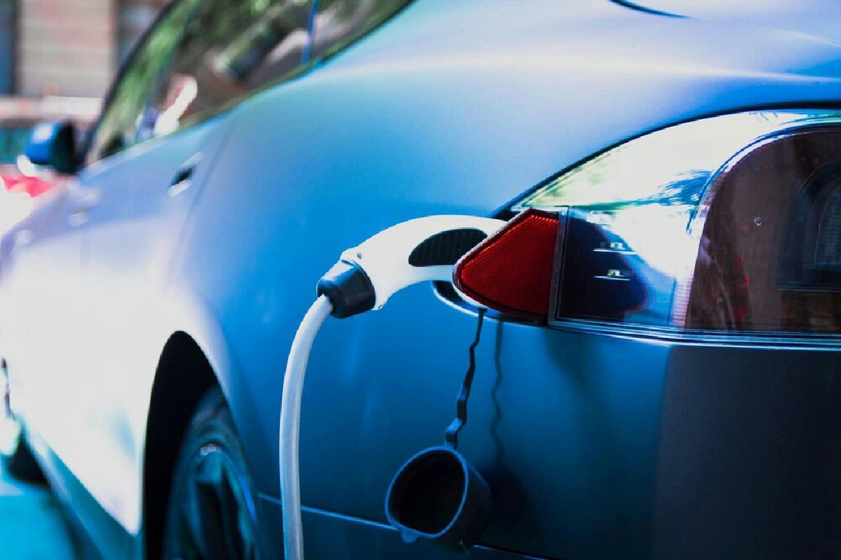 Dalla prima idea alla rivoluzione su strada: come le auto elettriche hanno cambiato la mobilità