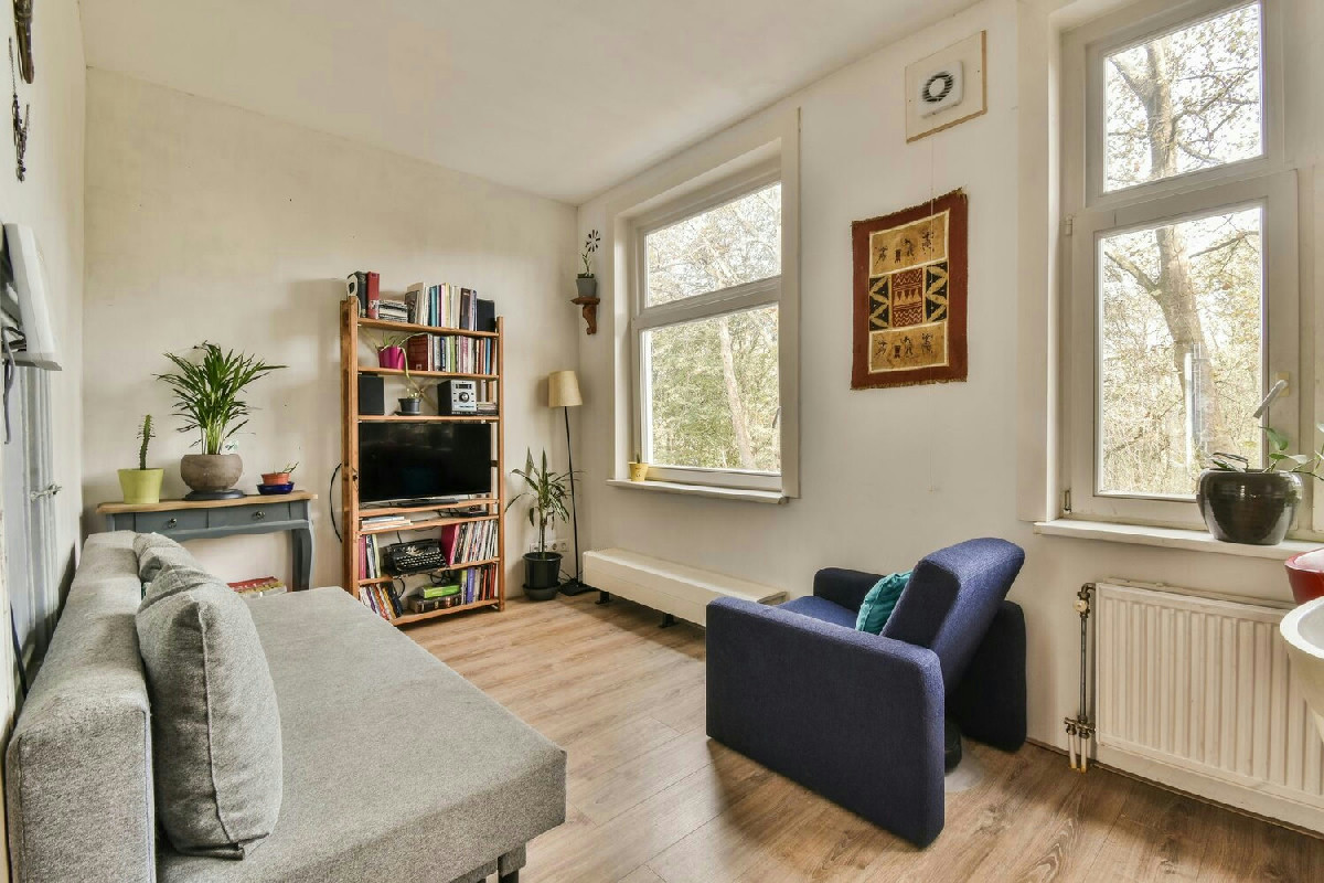 Salotto e cucina in pochi metri? Gli architetti svelano come moltiplicare lo spazio in casa