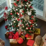 Natale in 50 mq? Ecco la soluzione dei designer: l’albero Leroy Merlin che sta facendo parlare tutti